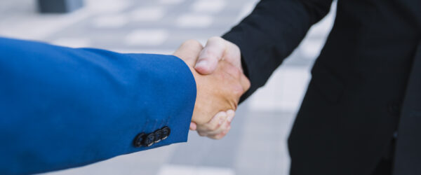 Poignet de main pour accord collaboration