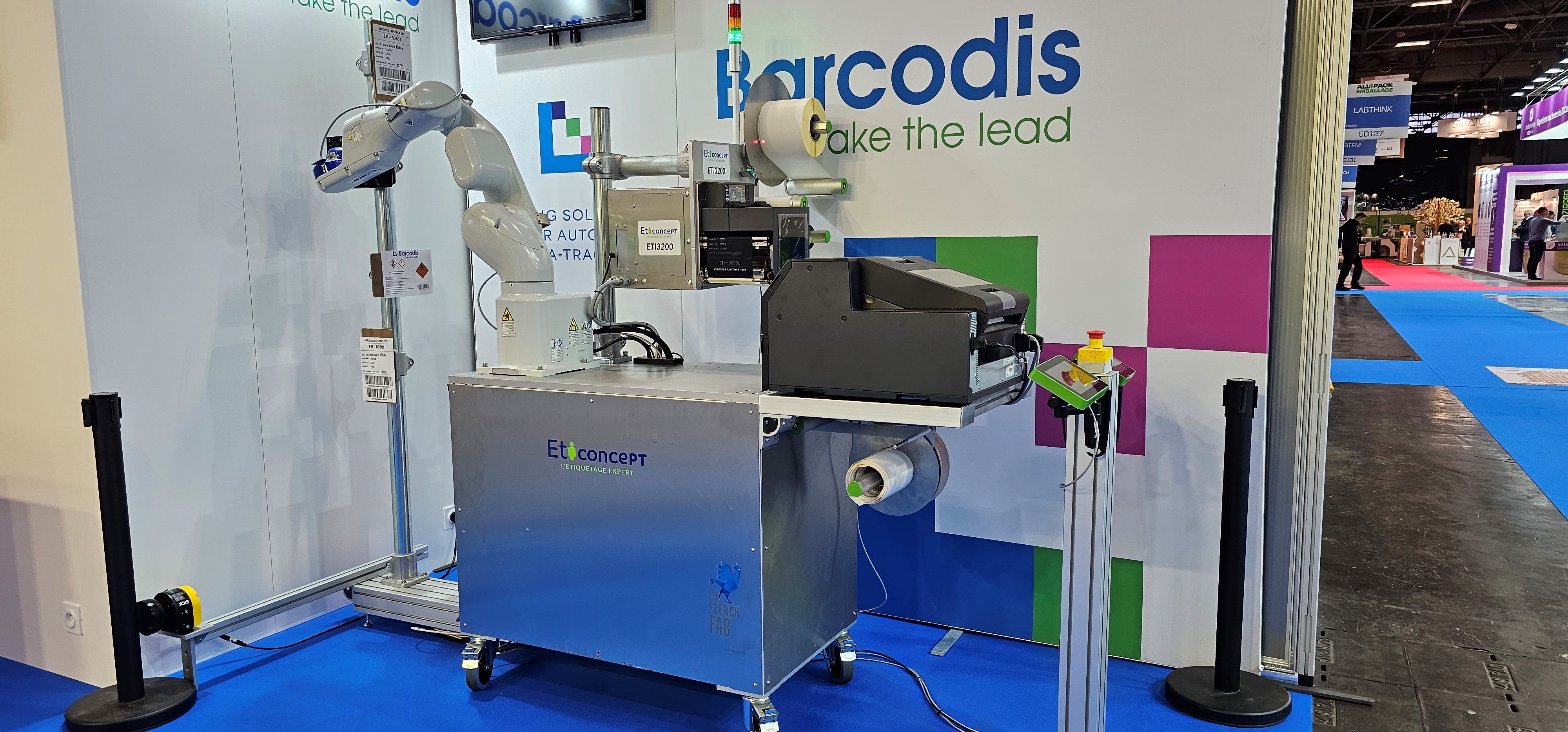 Machine d'impression-pose de Barcodis